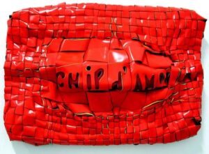 Jarbas Lopes - "Chip d´amor", 2000, Plástico trenzado. 32 x 50 x 6´6 cm.